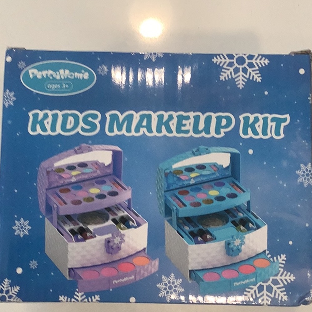 KIDS MAKEUP KIT